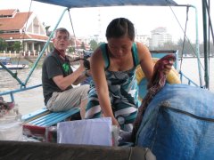 01-On the boat to the floating market